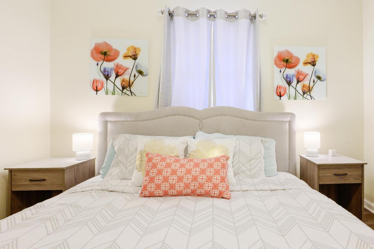 Dapper Digs - King Bed - Long Term Stays - Duke ダーラム エクステリア 写真
